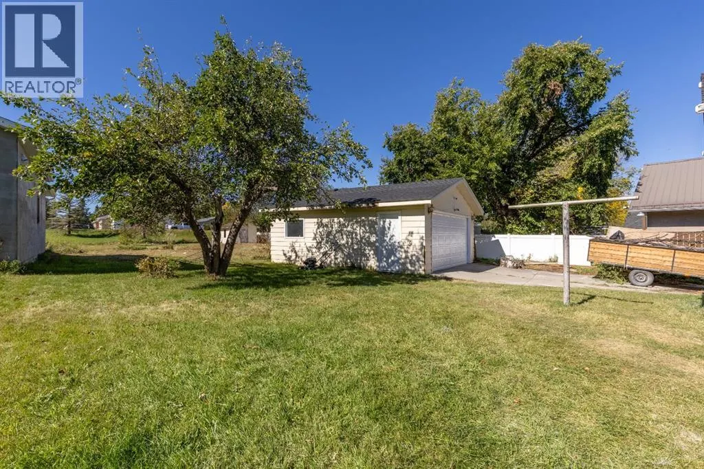 257 2 Street W