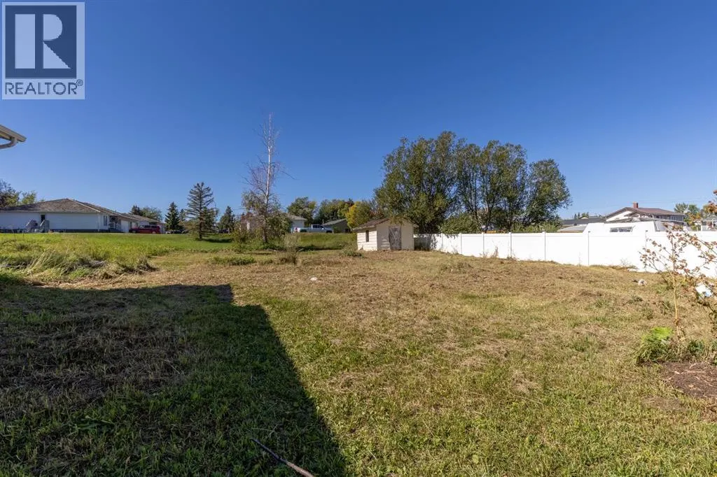 257 2 Street W
