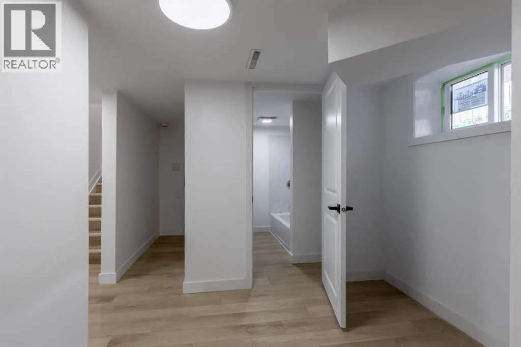 257 2 Street W