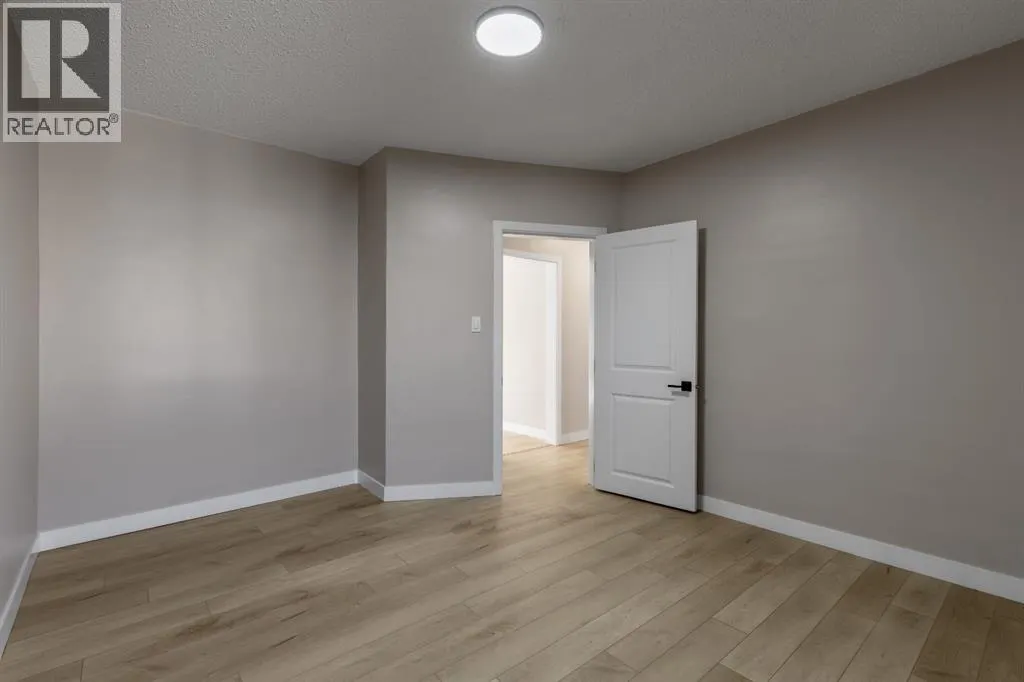 257 2 Street W