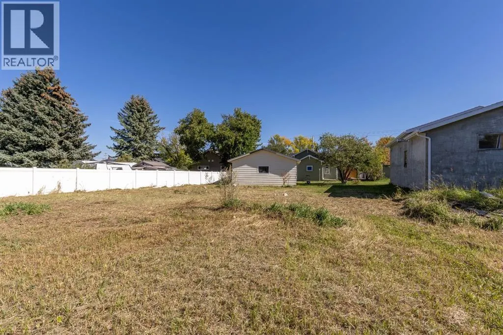257 2 Street W