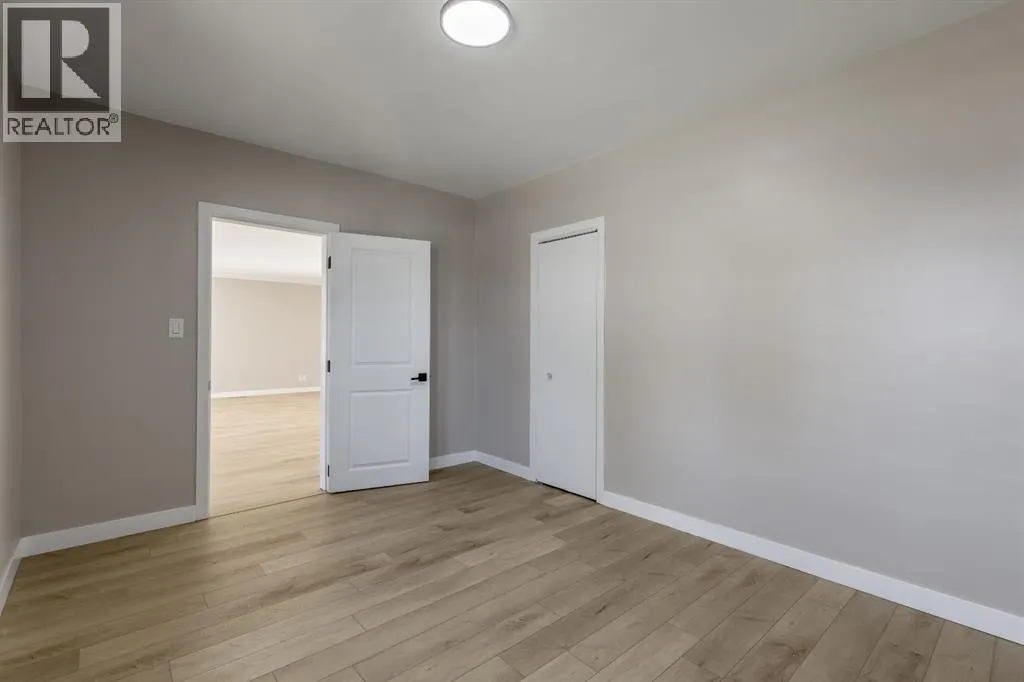 257 2 Street W
