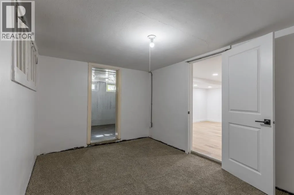 257 2 Street W