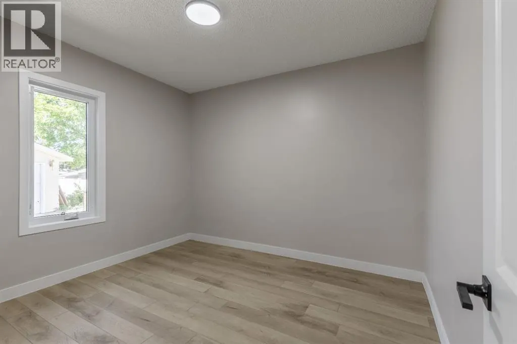257 2 Street W