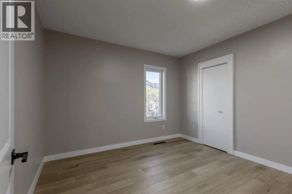 257 2 Street W