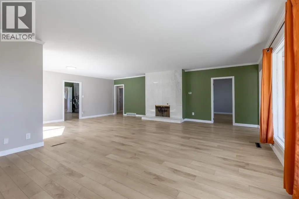 257 2 Street W