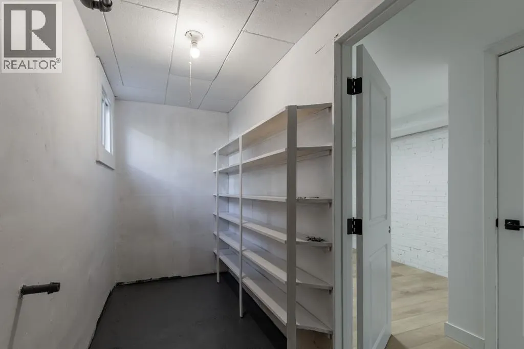 257 2 Street W