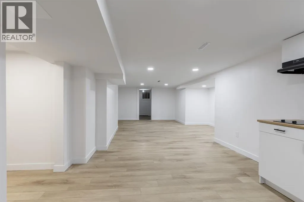 257 2 Street W