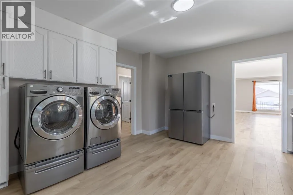 257 2 Street W