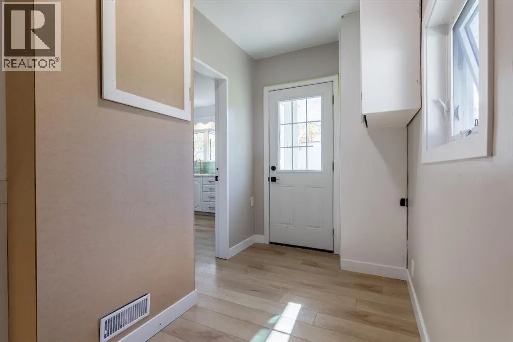 257 2 Street W