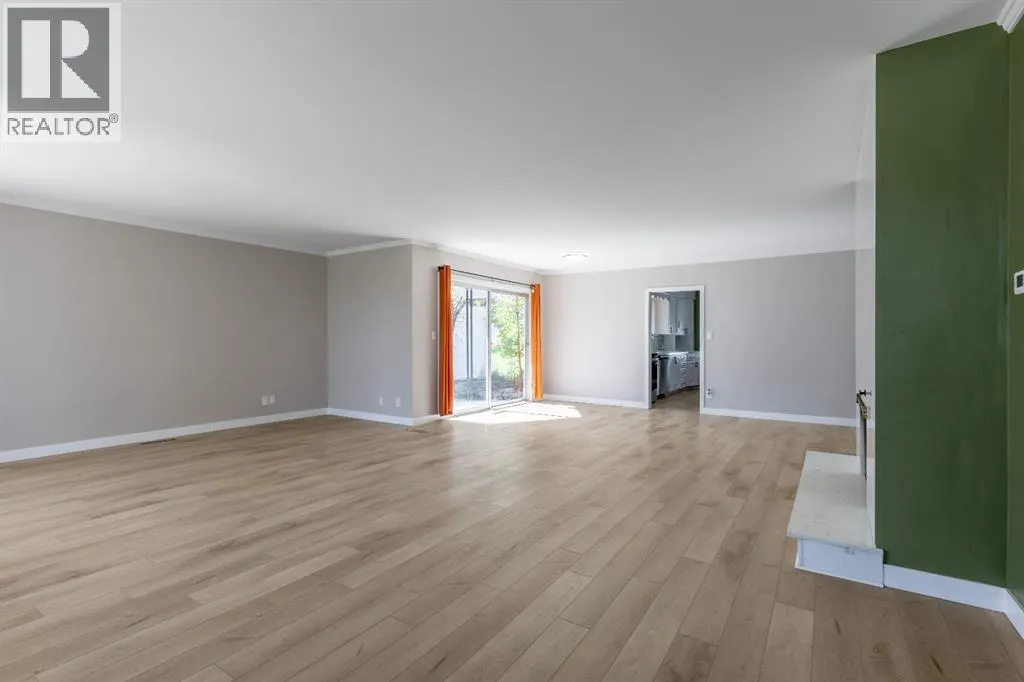 257 2 Street W