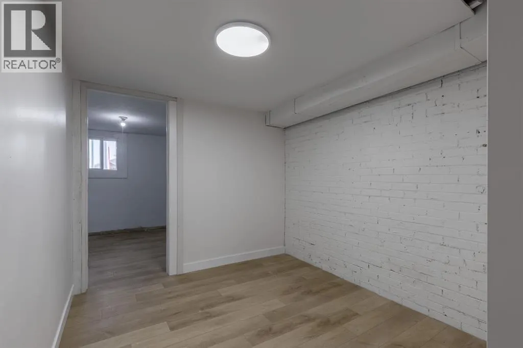 257 2 Street W