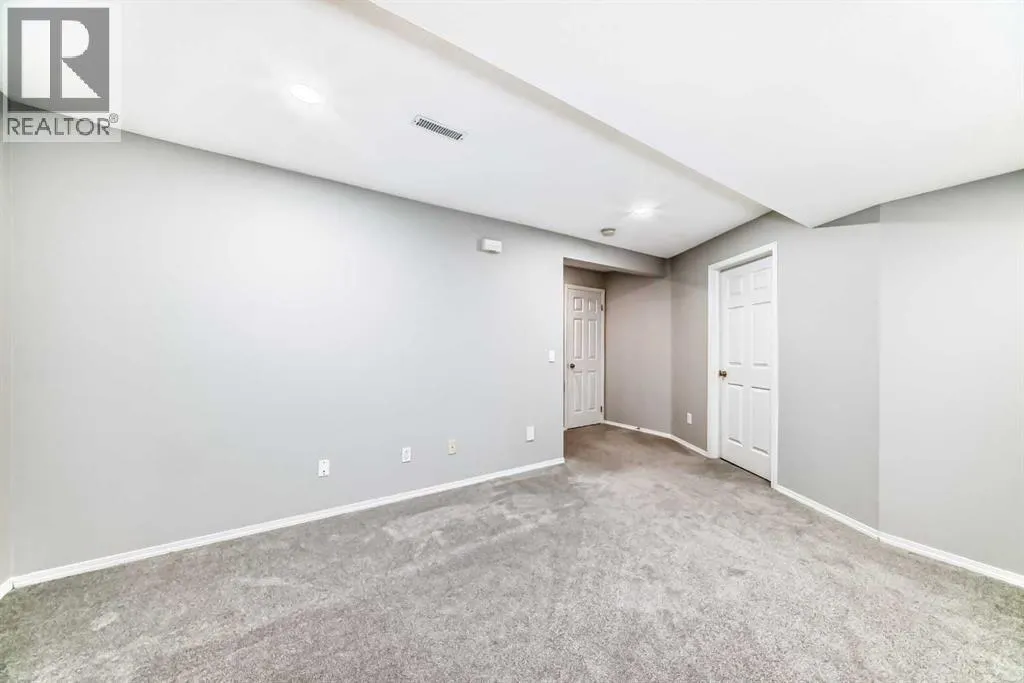 215 Harvest Gold Place NE