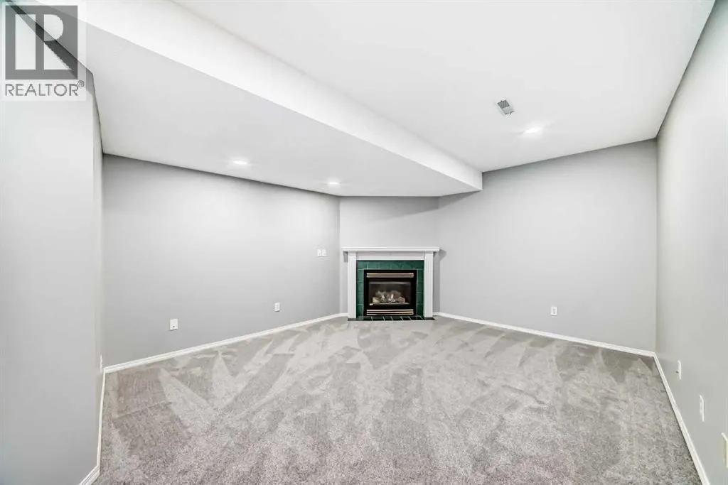215 Harvest Gold Place NE