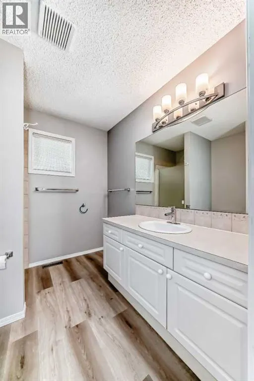 215 Harvest Gold Place NE