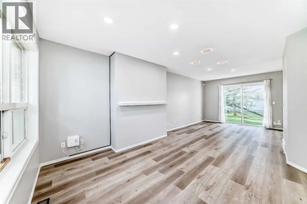 215 Harvest Gold Place NE