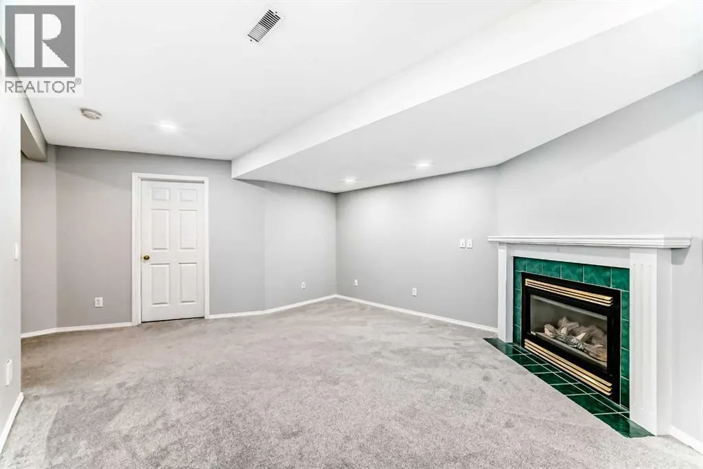 215 Harvest Gold Place NE