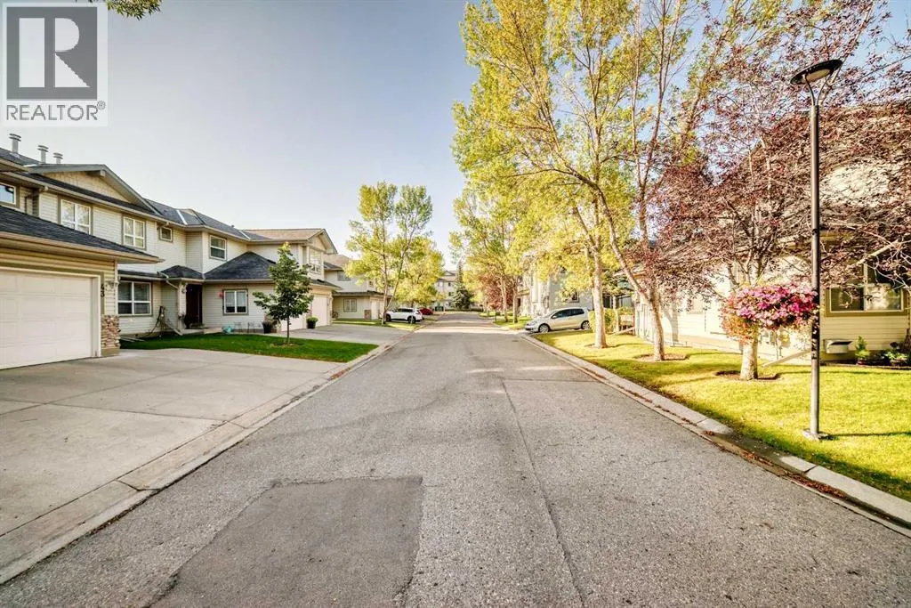215 Harvest Gold Place NE