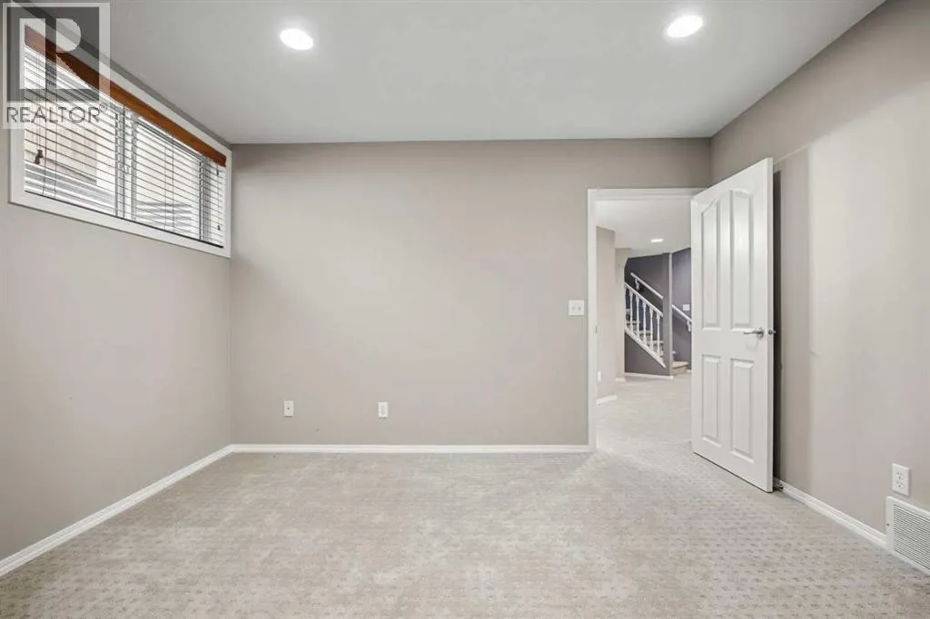 7826 Springbank Way SW