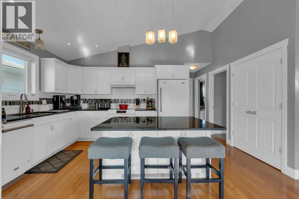 212 3 Street N