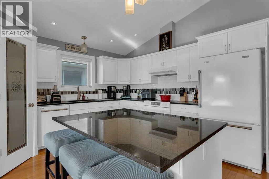 212 3 Street N