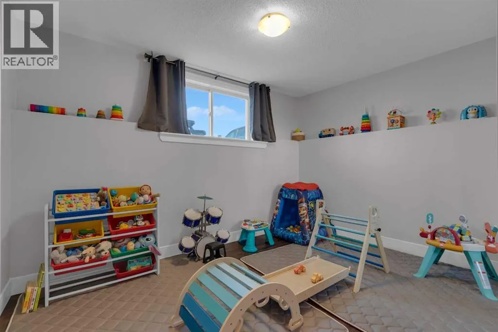 212 3 Street N