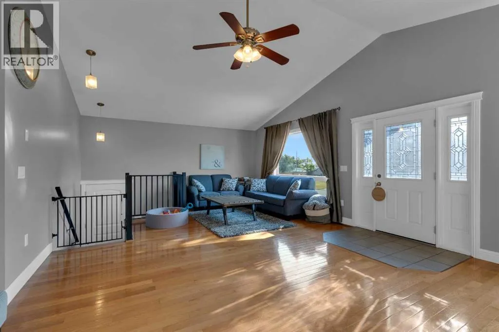 212 3 Street N