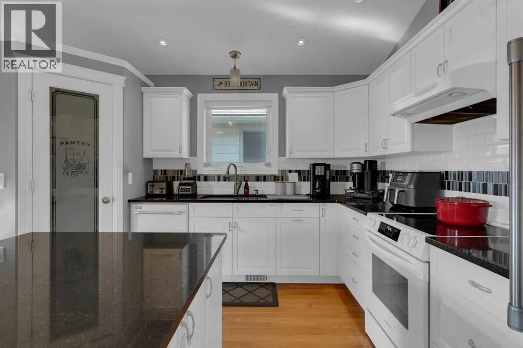 212 3 Street N