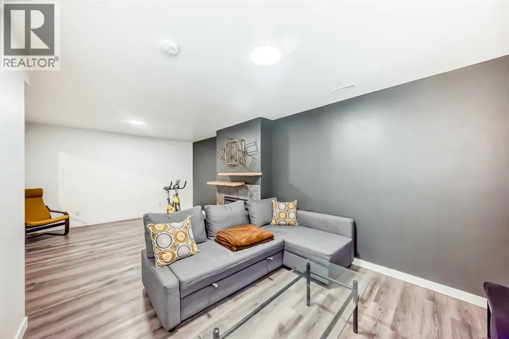 202 Bridlewood Court SW