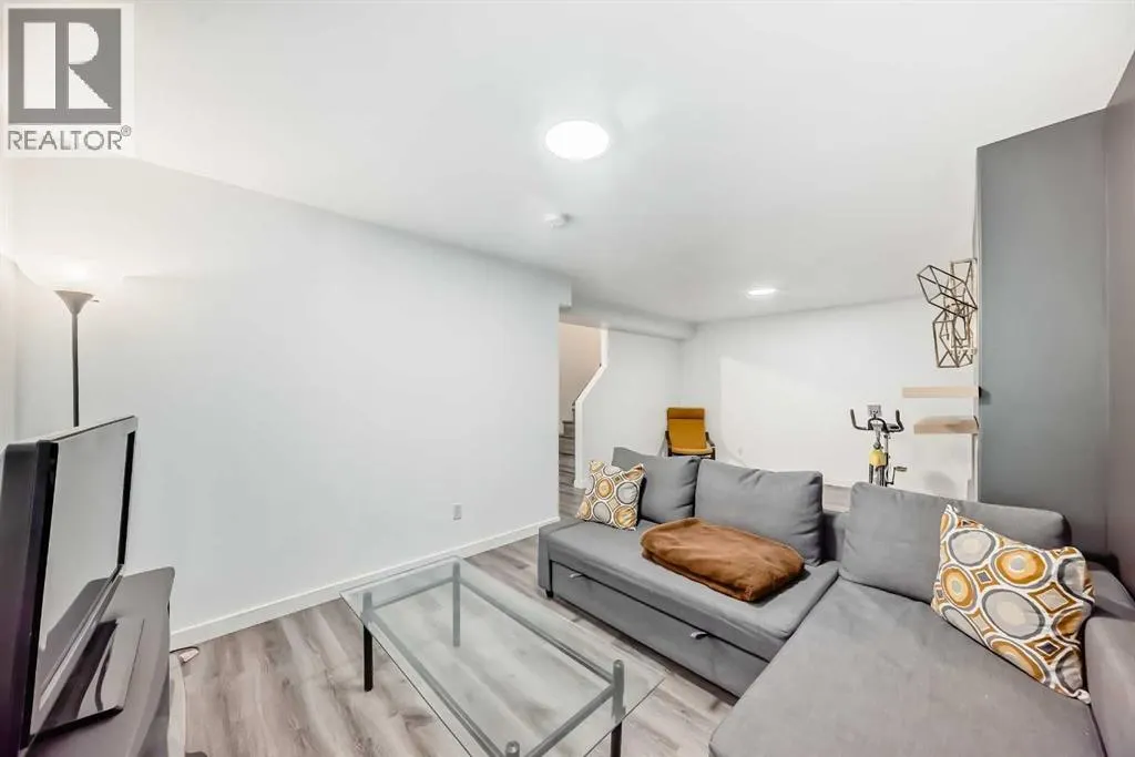 202 Bridlewood Court SW