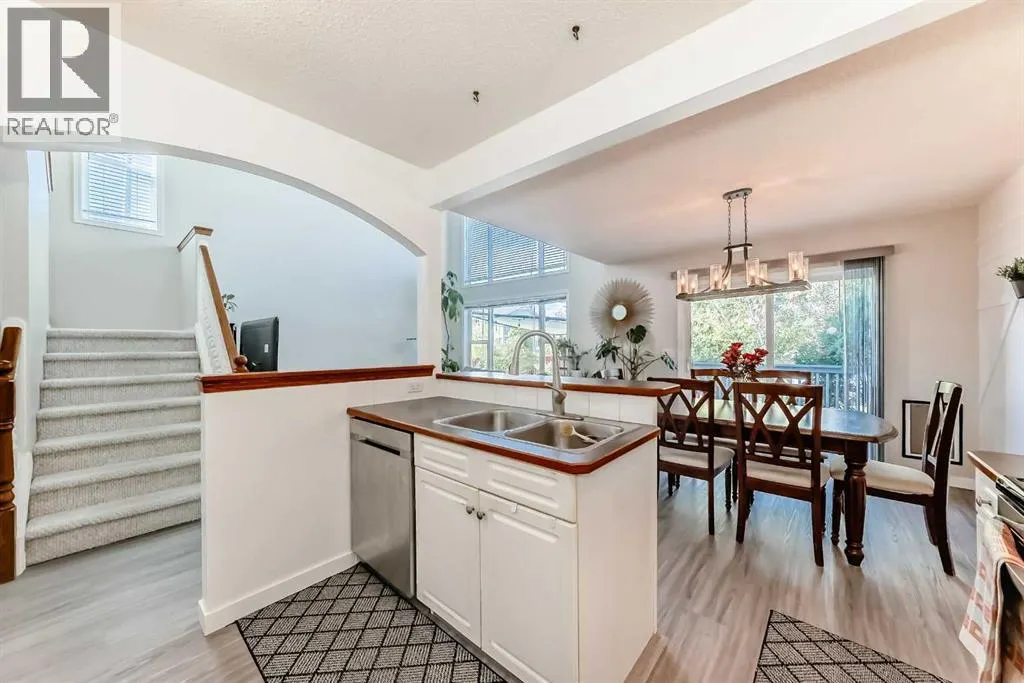 202 Bridlewood Court SW