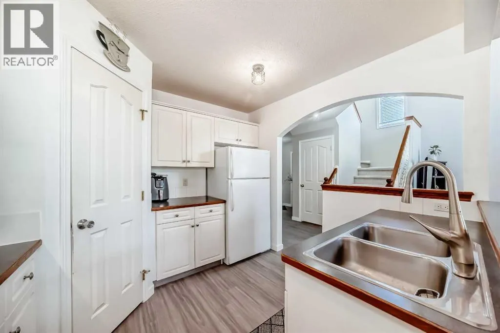 202 Bridlewood Court SW