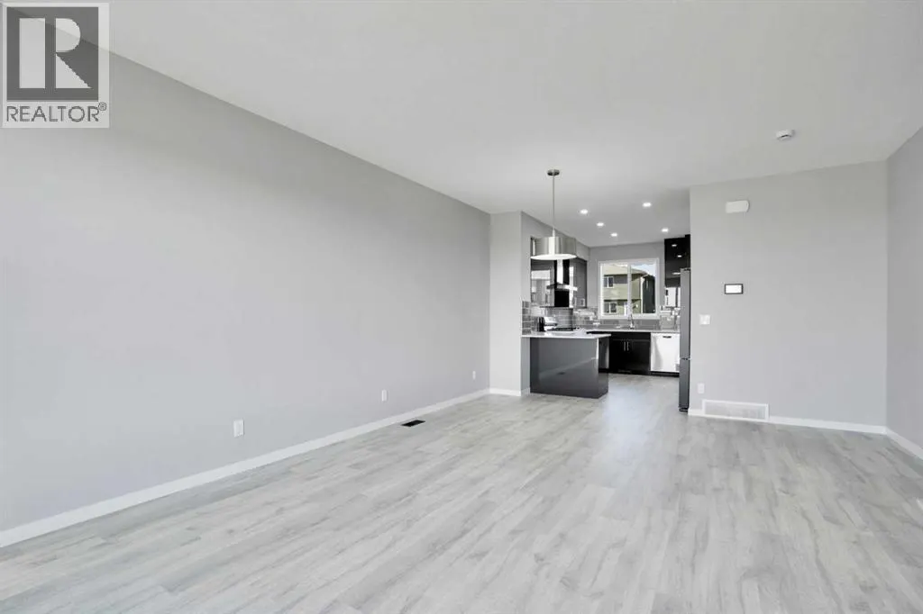 74 Corner Glen Grove NE