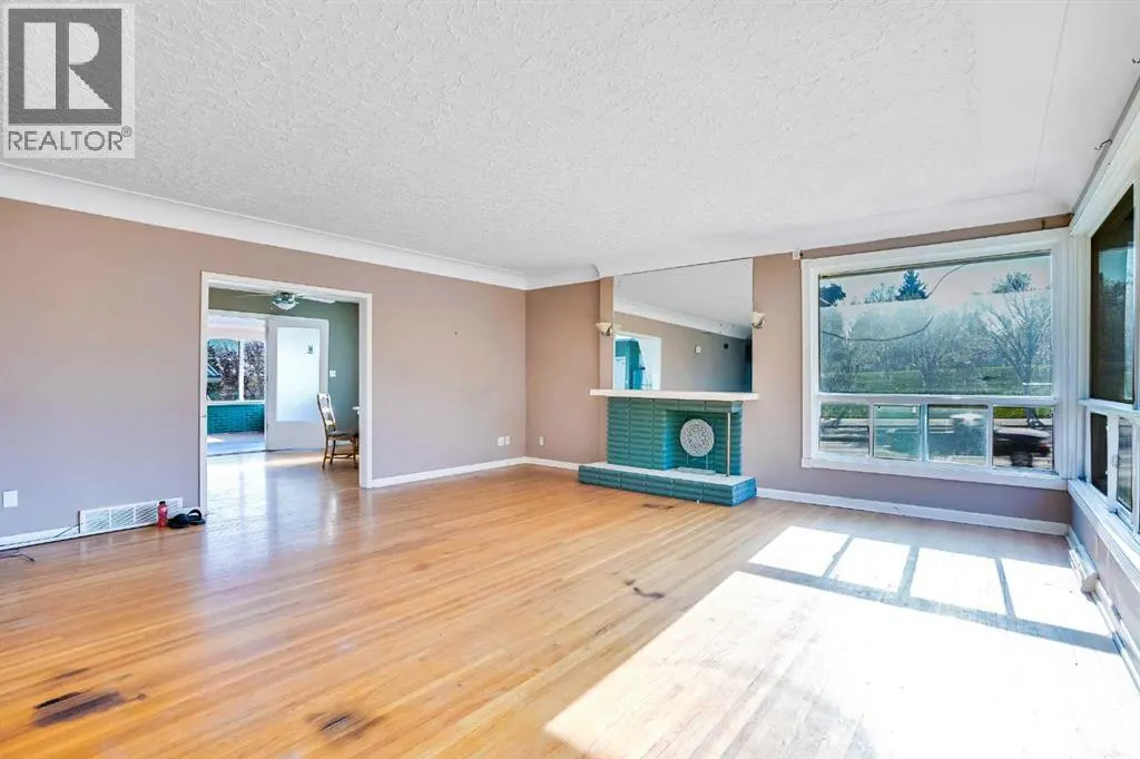 185 Cornwallis Drive NW