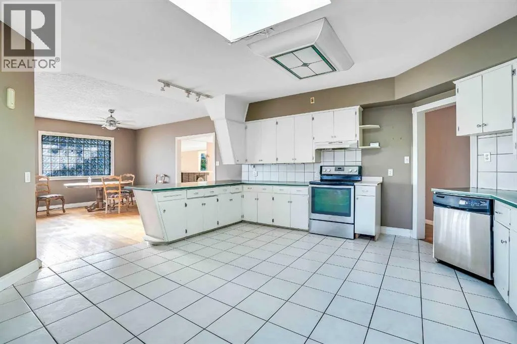 185 Cornwallis Drive NW
