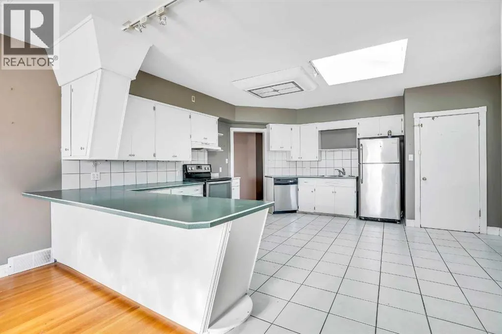 185 Cornwallis Drive NW