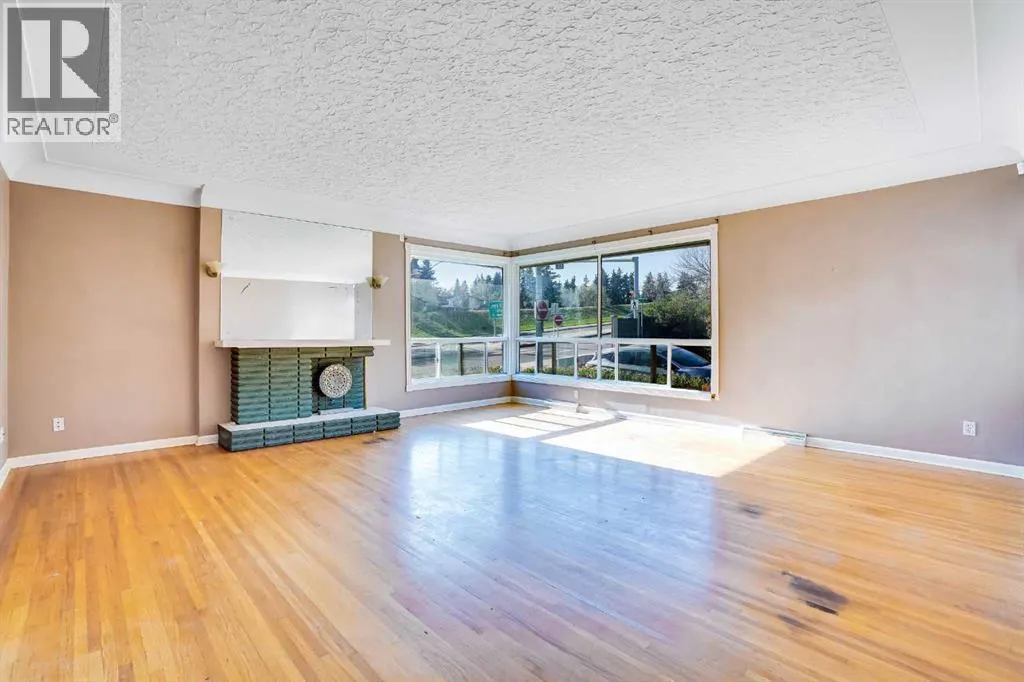 185 Cornwallis Drive NW