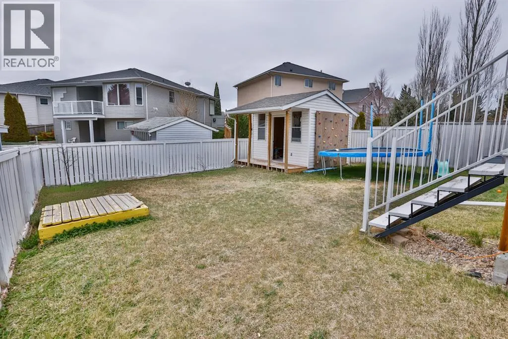 383 Fairmont Boulevard S
