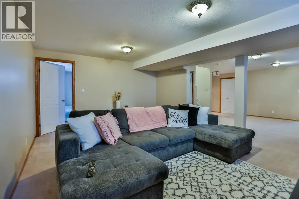 383 Fairmont Boulevard S