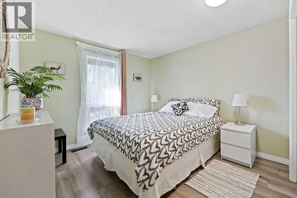 95, 2300 Oakmoor Drive SW