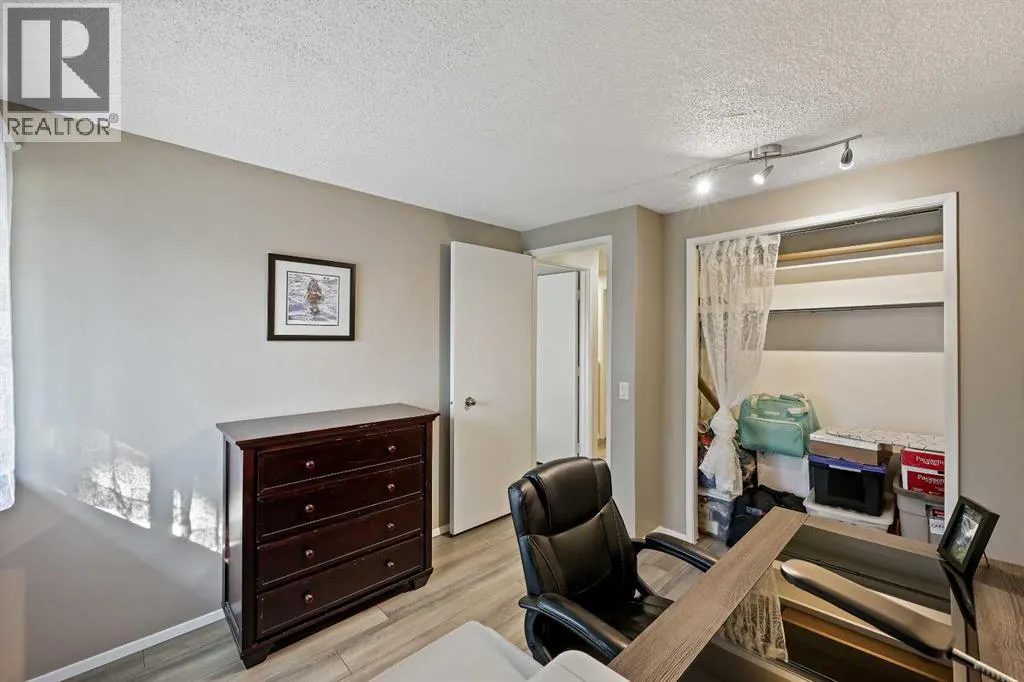 95, 2300 Oakmoor Drive SW