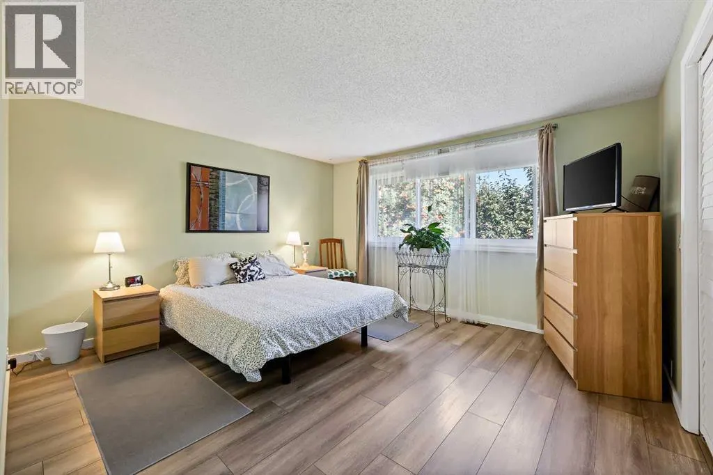 95, 2300 Oakmoor Drive SW