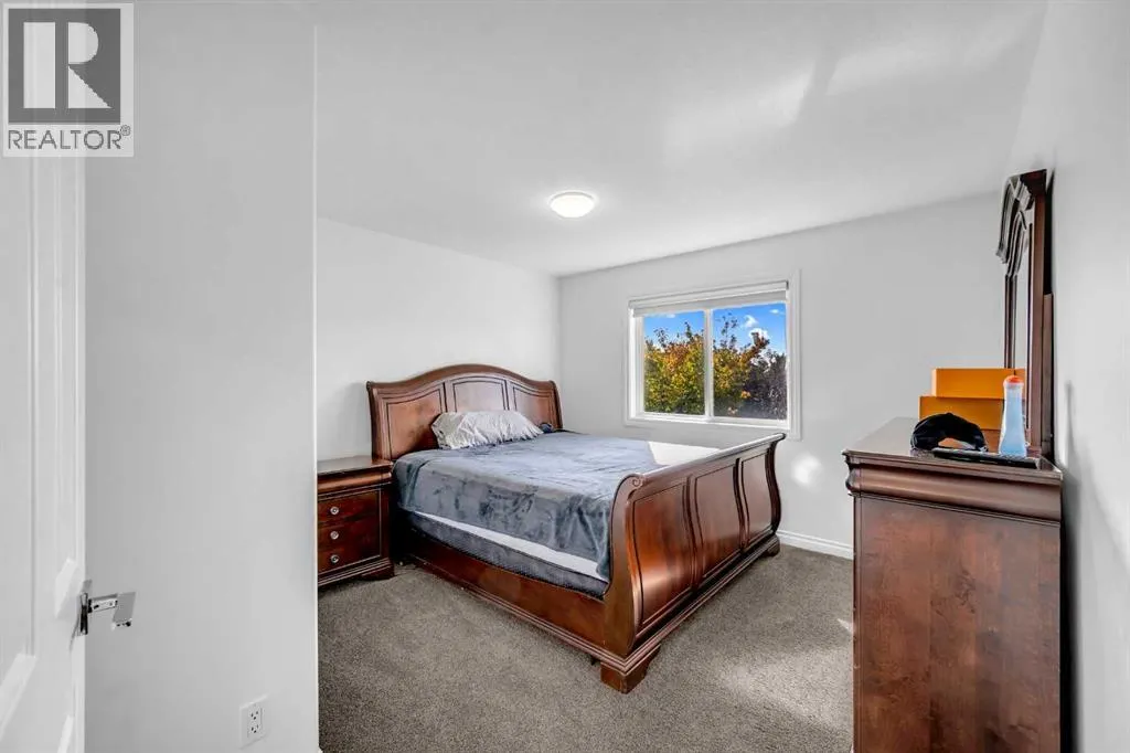 80 Canoe Square SW