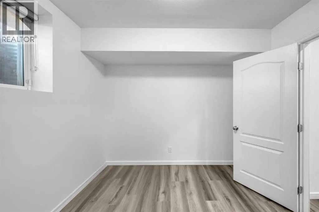 80 Canoe Square SW