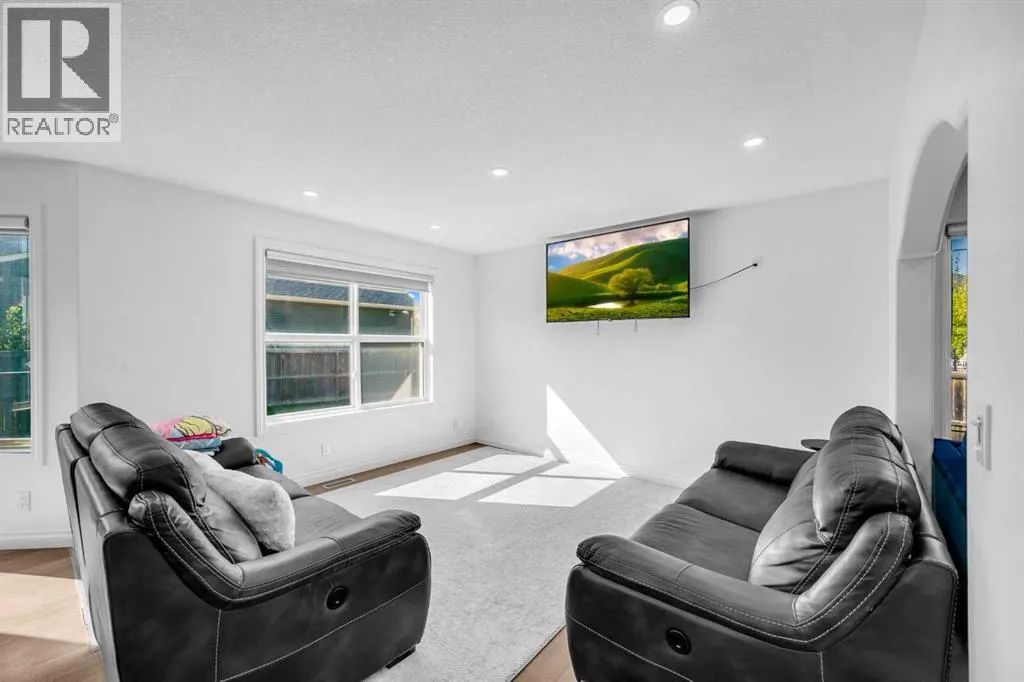 80 Canoe Square SW