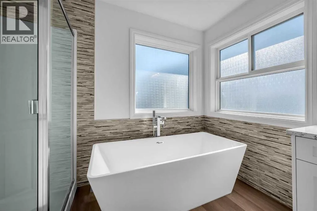80 Canoe Square SW