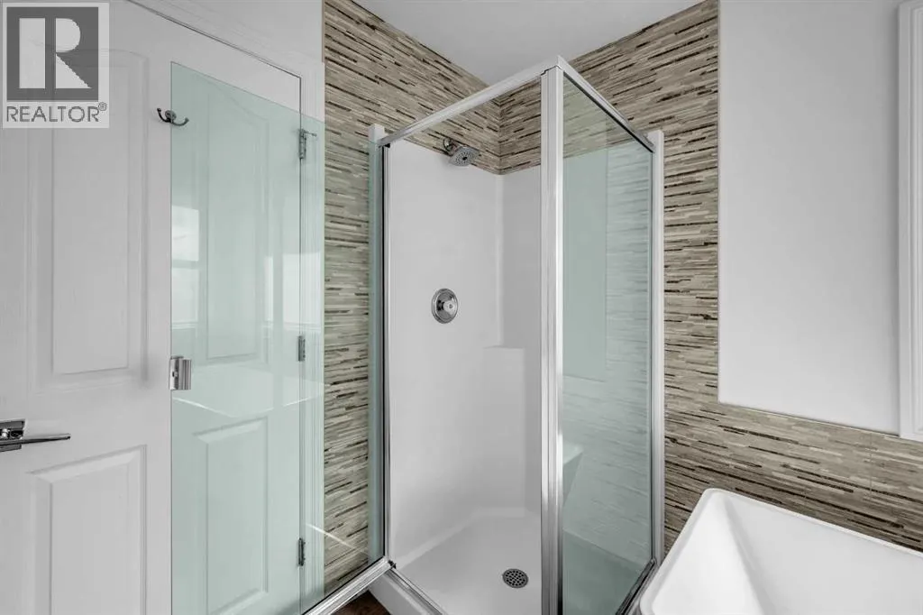80 Canoe Square SW
