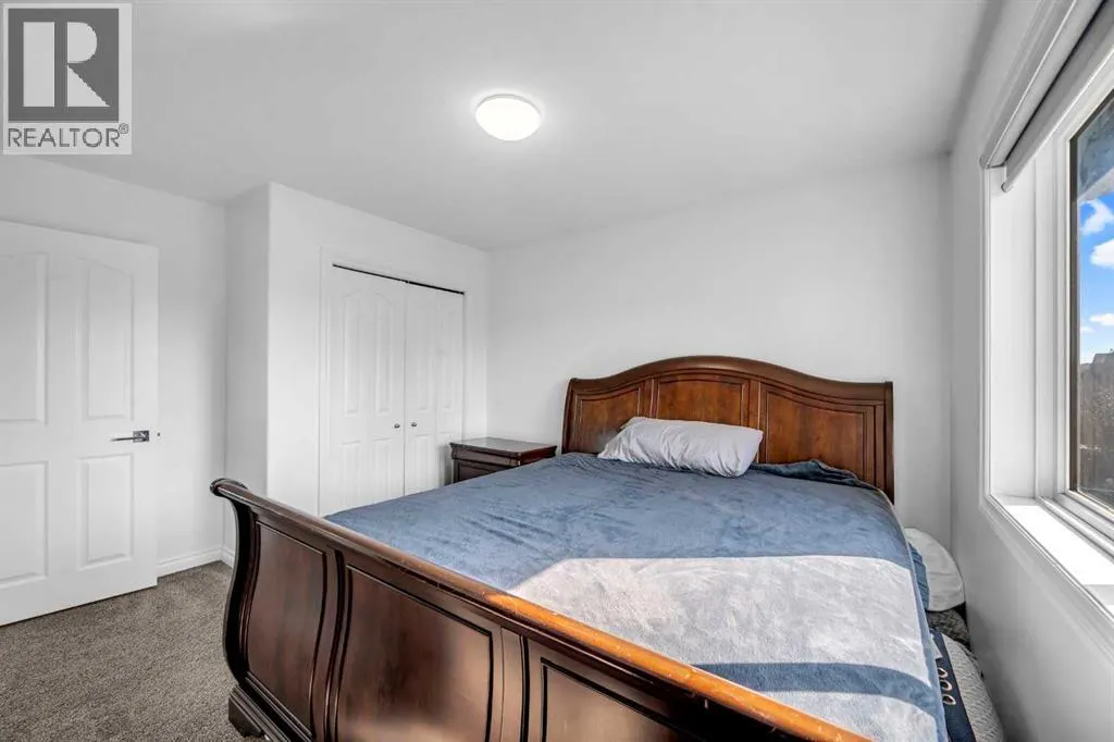 80 Canoe Square SW