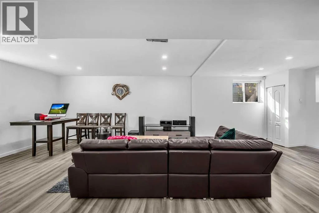 80 Canoe Square SW