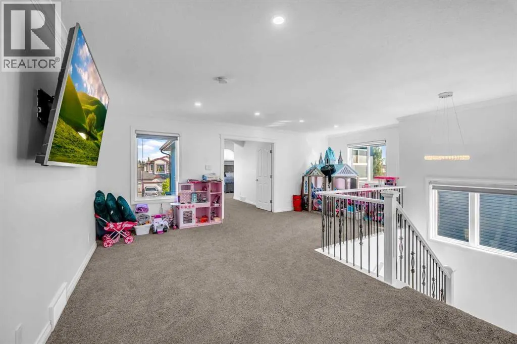 80 Canoe Square SW